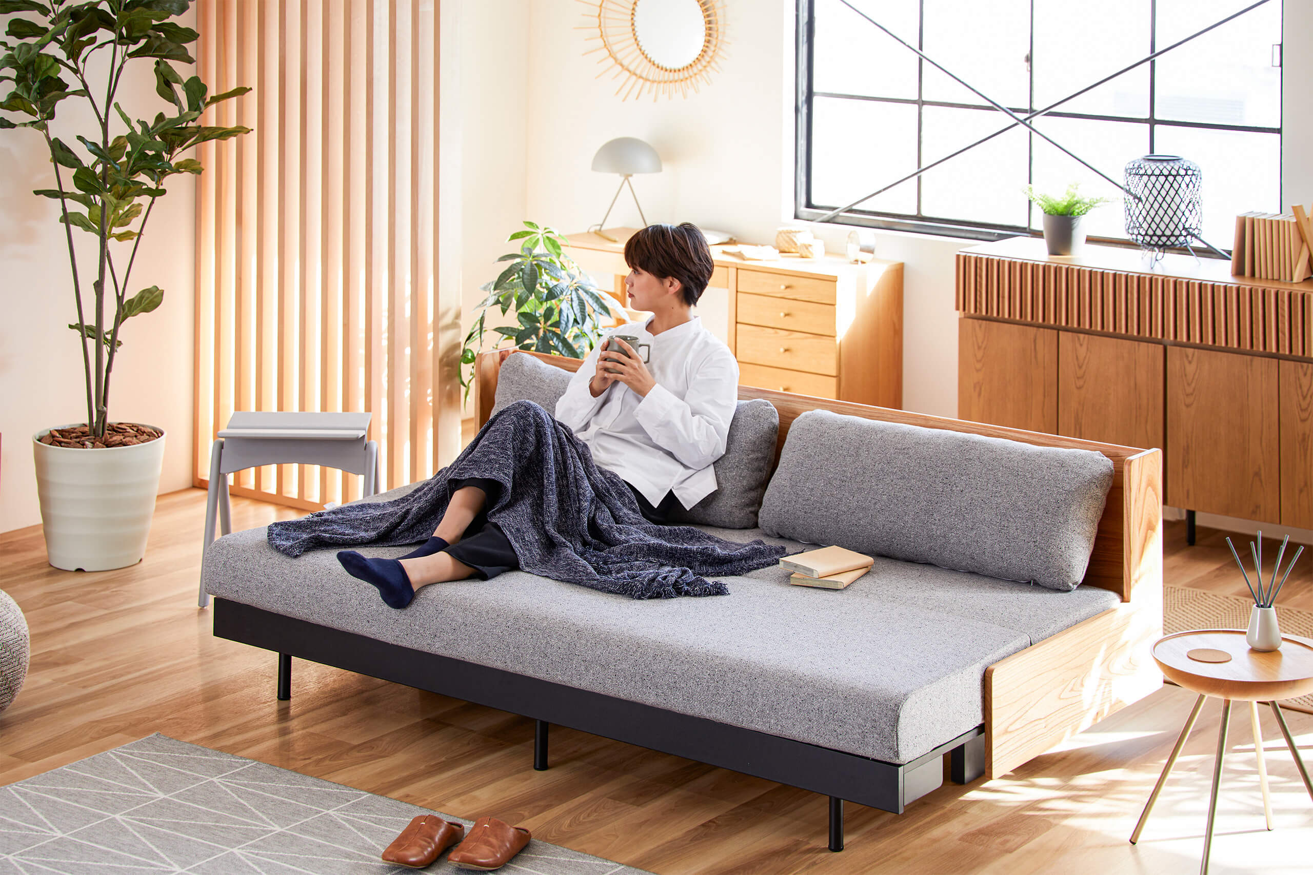 奥行きが深いソファであぐらをかきたい人の、後悔しない国産ソファの